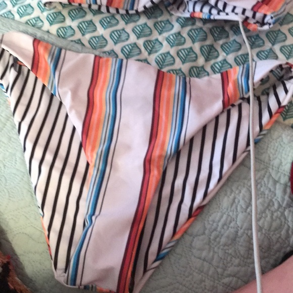 Bikini - Picture 2 of 4